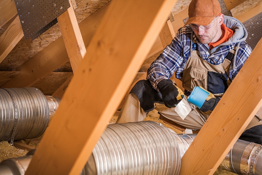 Containment and filtration for duct cleaning